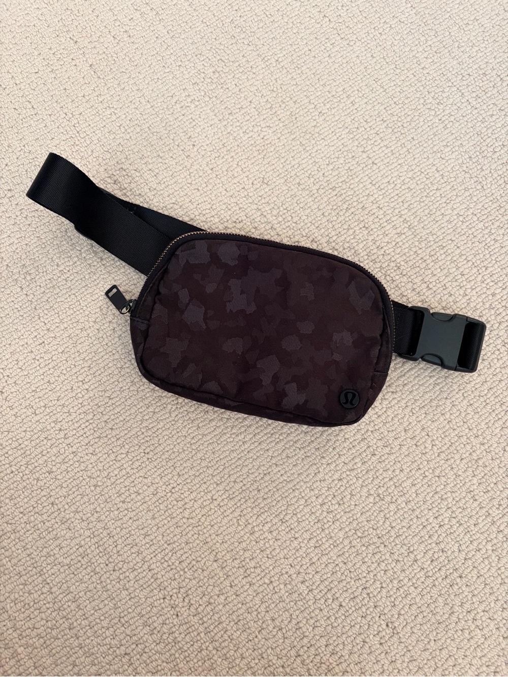 lululemon athletica Black Camo Crossbody Everywhere Belt Bag